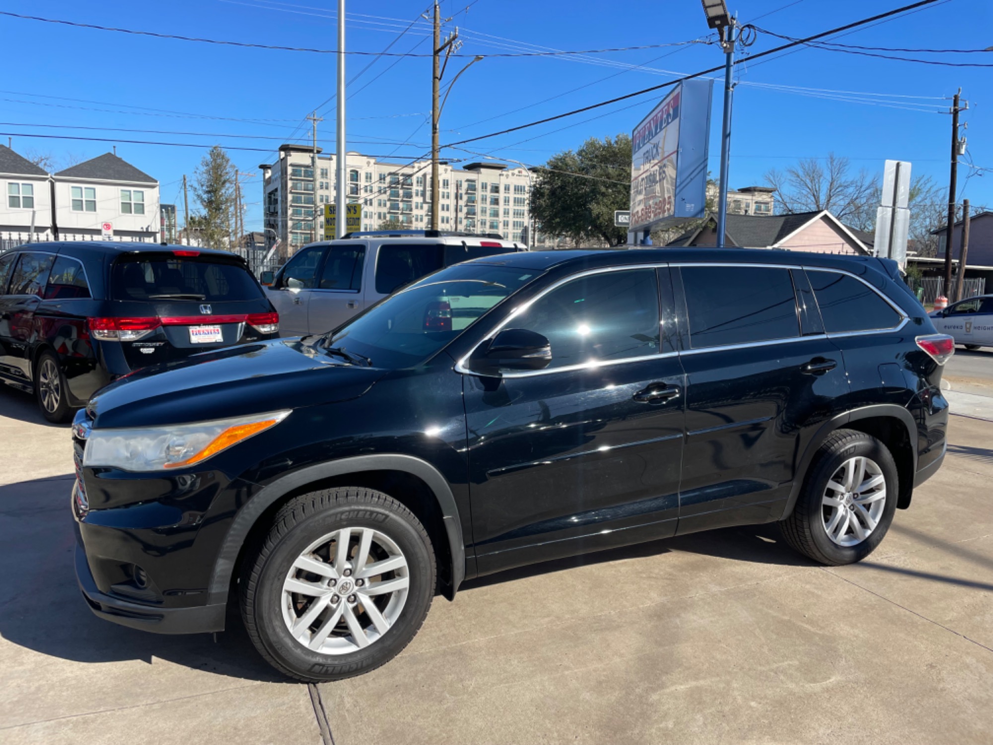 photo of 2014 Toyota Highlander LE FWD I4